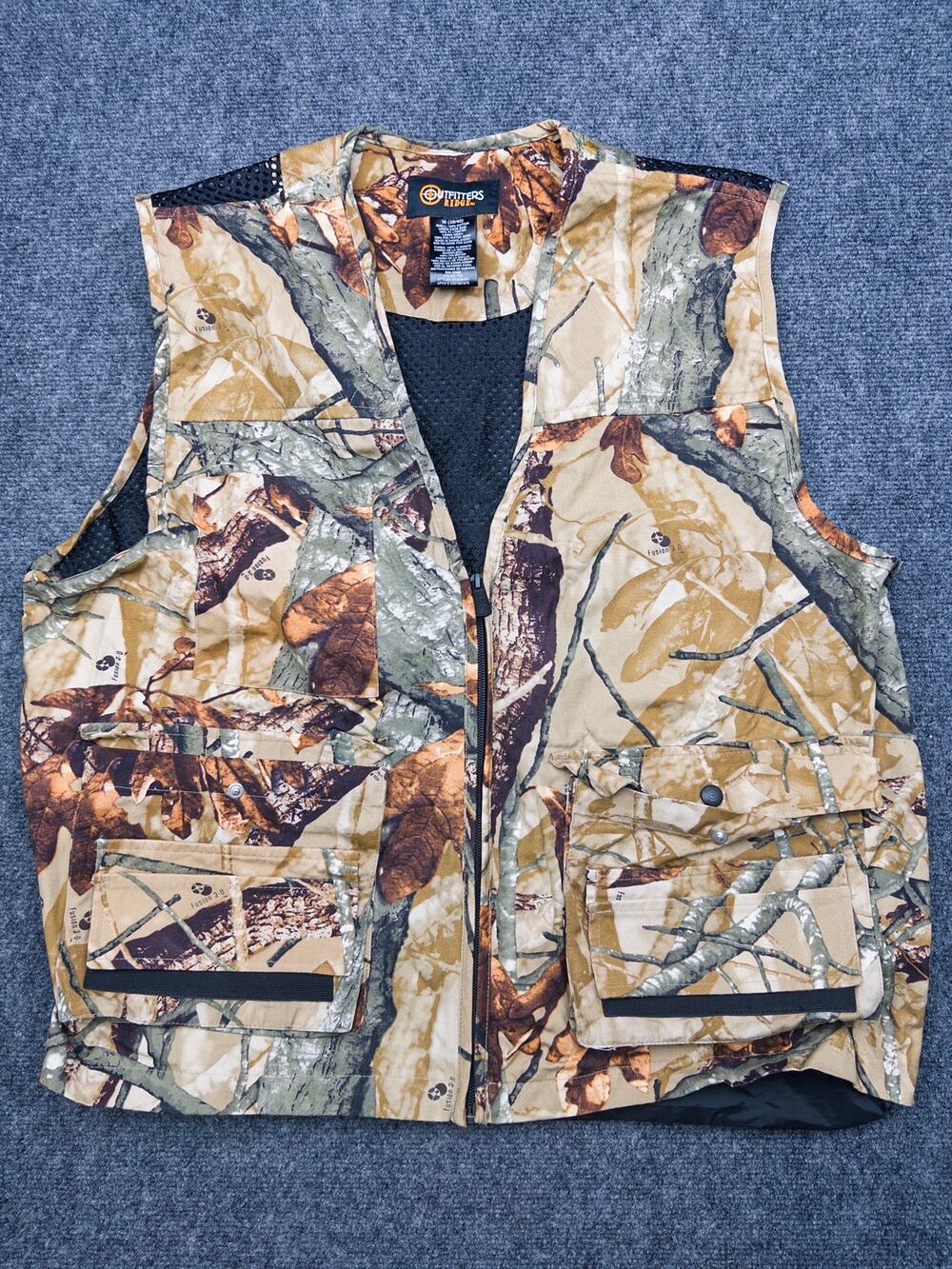 Outfitter’s Ridge Woodland Camouflage Hunting Vest Camo Size Medium